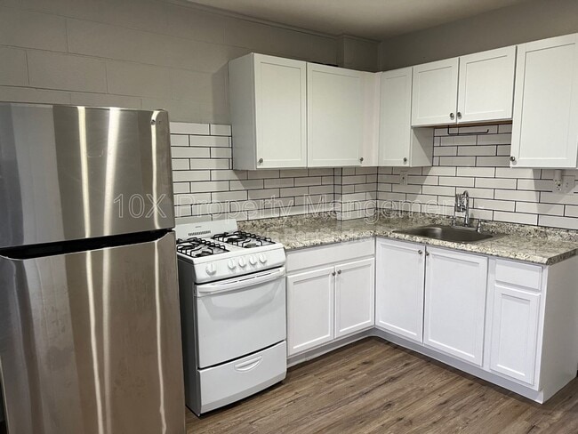 Building Photo - 317 Clarendon Ave Unit 3