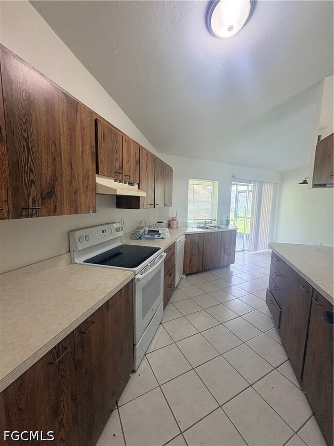 3709 SW 1st Pl