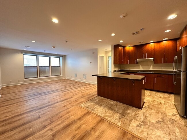 Building Photo - 523 2nd Ave Unit 3