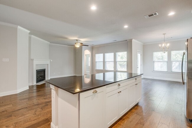 Photo - Amazing Student Housing- 4 Bed, 2 Bath Hom...