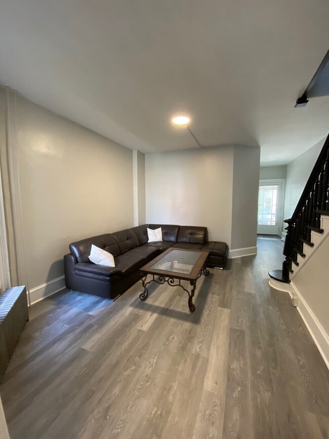 Photo - 469 Montclair Ave Unidad 469 Montclair Avenue