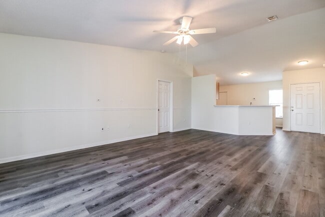 24915 Hyde Park Blvd