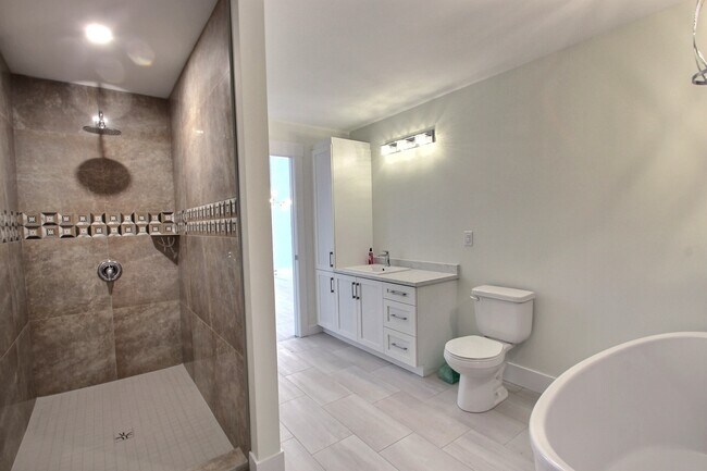 Photo - 396 Glengrove Rd