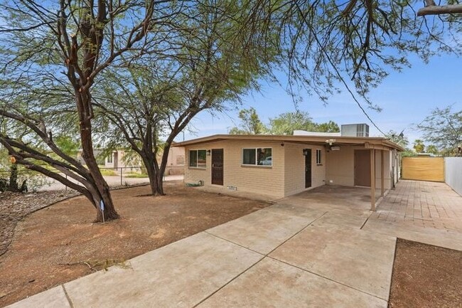Bright 3-Bed Tucson Rental Home with Expansive Fenced Backyard Near U of A