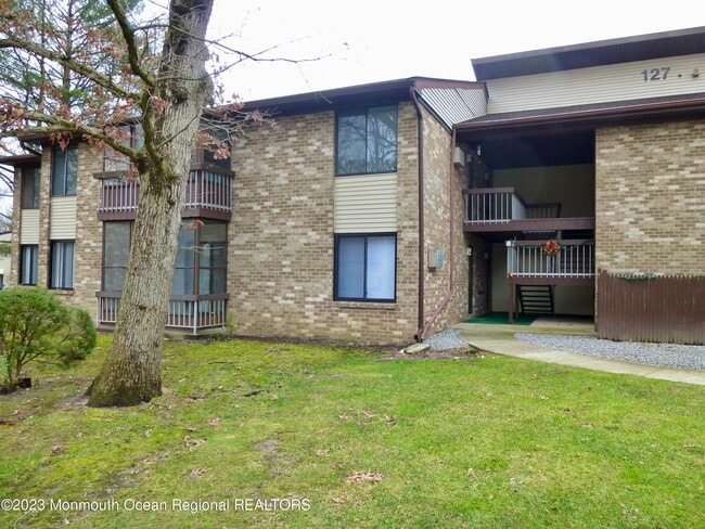 Building Photo - 127 Amberly Dr