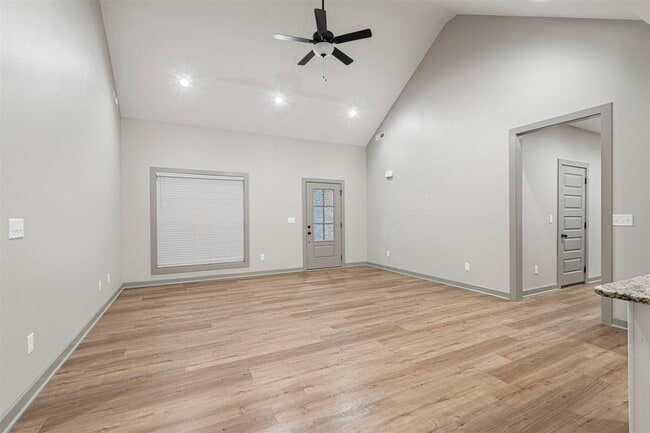 Photo - 3107 White Ash St