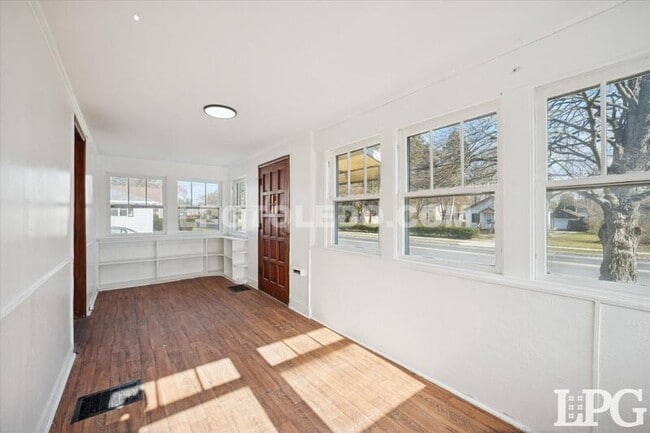 Photo - 5455 Douglas Rd