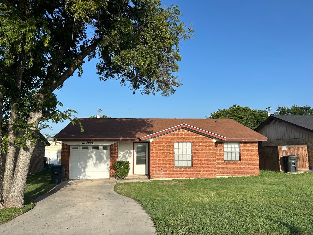 Photo - 2606 N W S Young Dr