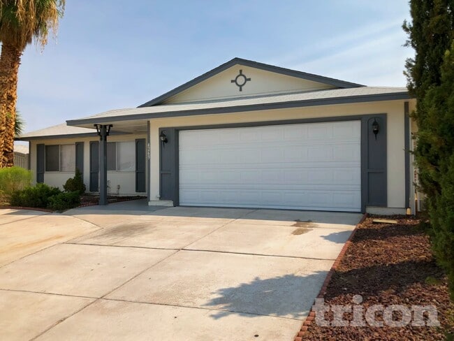 Building Photo - 4263 Powell Ave