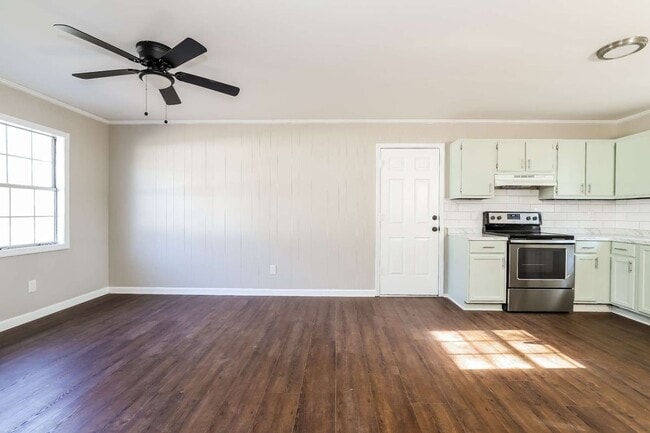 Photo - 638 S Elm St