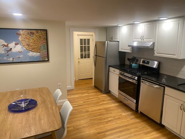 125 Spring, #2, Cambridge - 125 Spring St Unit 2