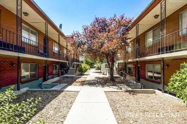 Photo - 1365 Emery St W Unit B6