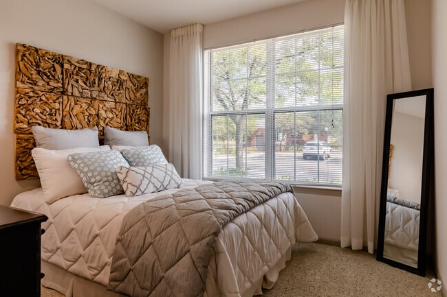 2BR, 2BA - Second Bedroom
