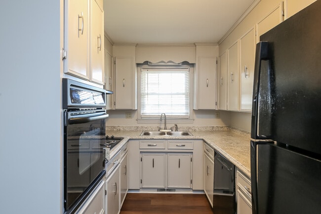 Photo - 303 Sherborne Dr