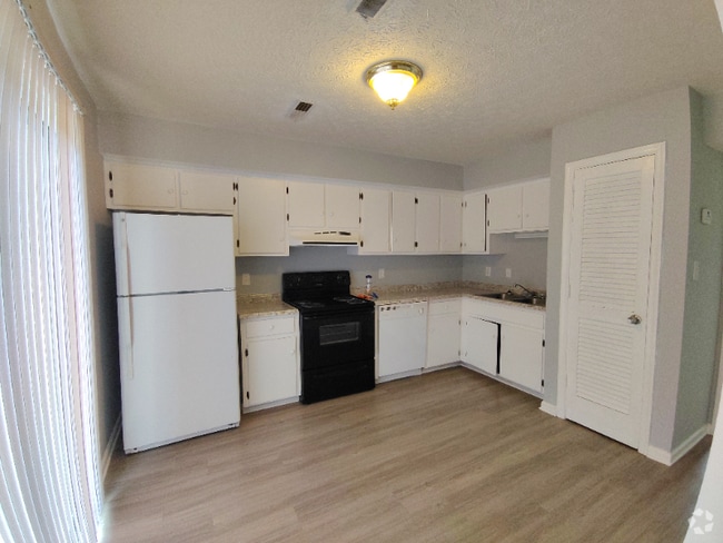 Building Photo - 32 Ferguson Dr Rental