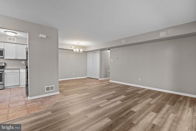 Photo - 105 Hopkins Ct