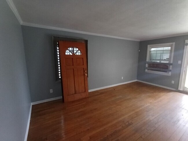 Photo - EAST SIDE - 3bd Brick Bungalow $1100/mo