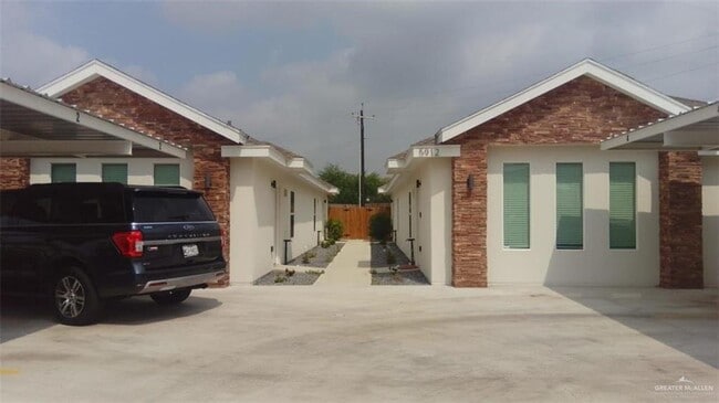 Building Photo - 13 Sandpiper Ave Unit 3