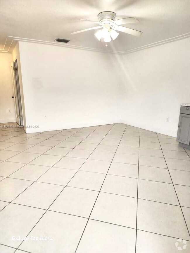 Building Photo - 62 W 44th St Unit A Rental