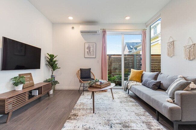 Building Photo - 1215 E Union St