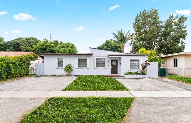 Building Photo - 6840 SW 3rd St Rental