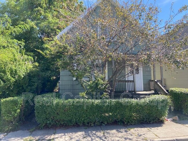 165 Smith St
