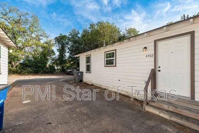 Photo - 4702 Collins Ave
