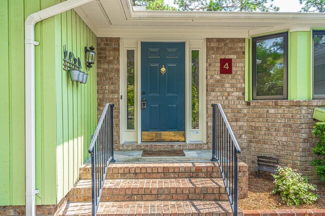 Photo - 4 Harness Pl