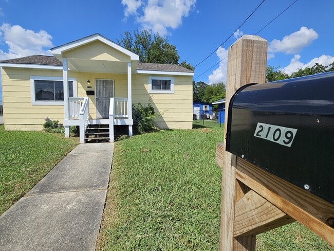 Photo - 2109 Anderson Ave Casa