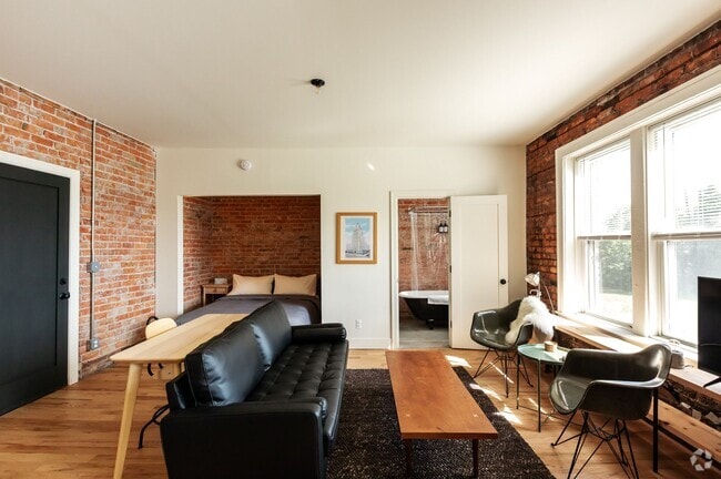 Building Photo - The Charlotte Apartments