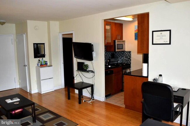 Photo - 1111 Arlington Blvd Apartment Unit 825