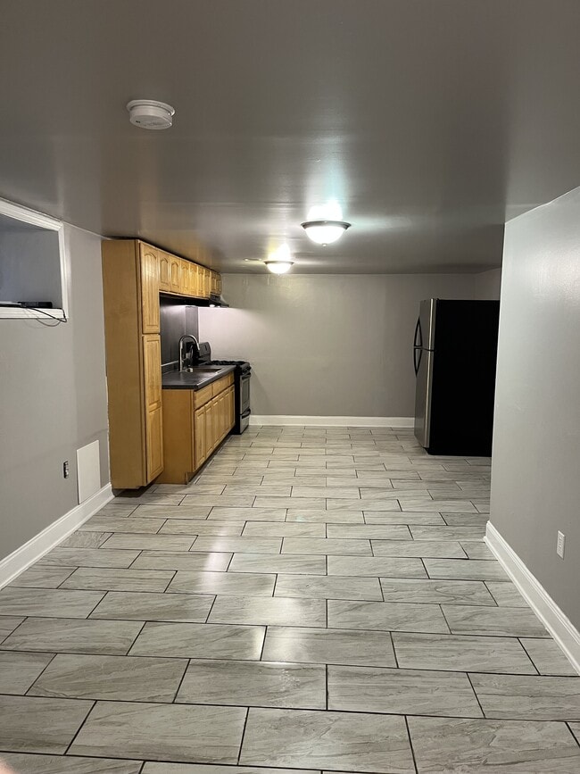 Building Photo - 4900 Walton Ave Unit 1ST FL FRONT