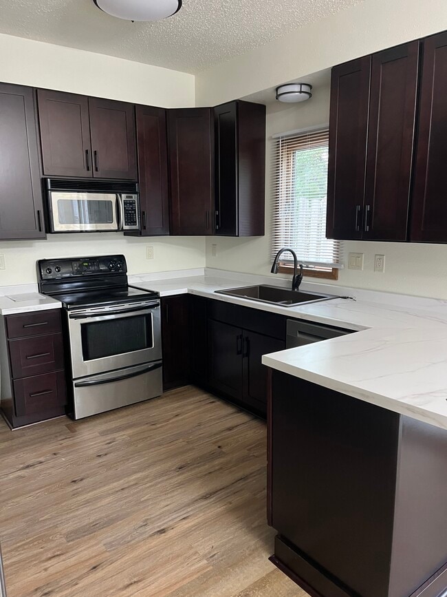 Cocina nueva - 401 9th St S Casa Adosada