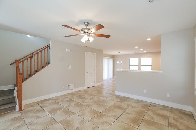 Photo - 1146 E Hampton Ln