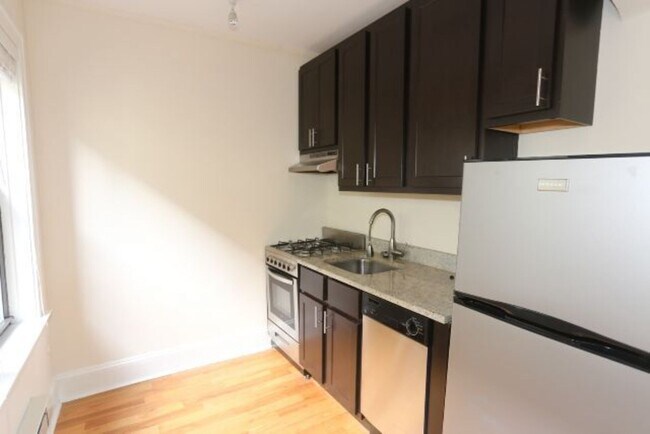 Photo - 4731 N Hermitage Ave Unidad J05W