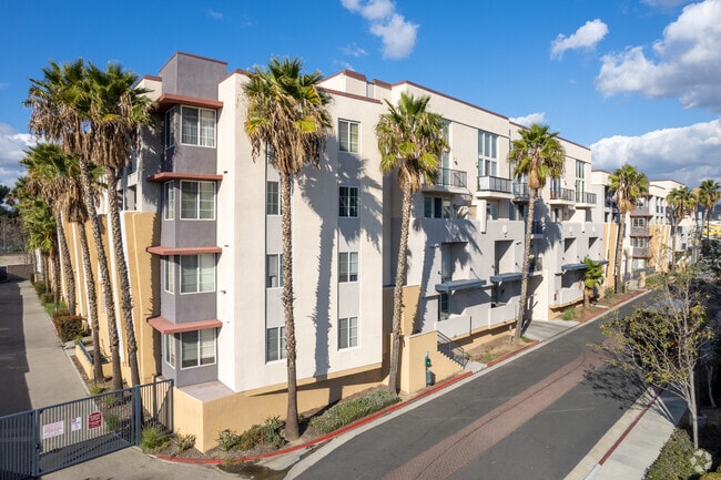 Photo - Puerta Del Sol Apartments