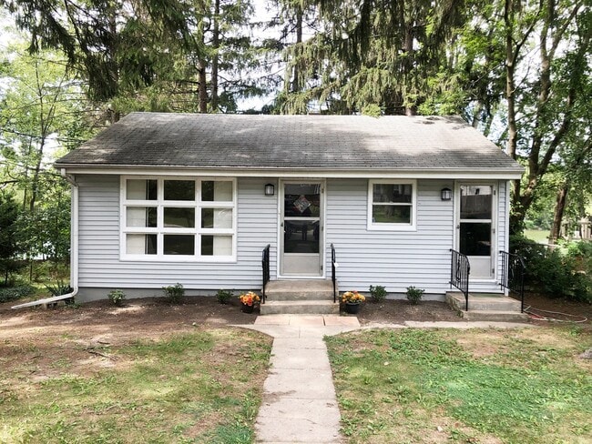 Building Photo - 23940 N Lakeside Dr Rental