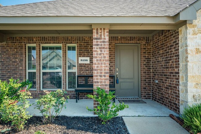 Building Photo - Highly desirable newer community in Royse City! Great Price! Beautiful brick & stone elevation wi...