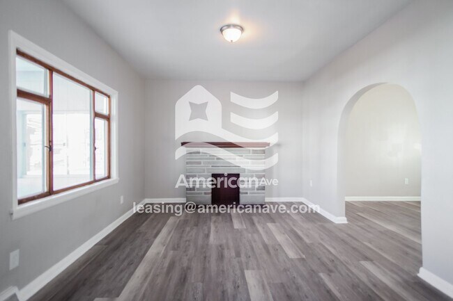 Photo - 1105 Main St
