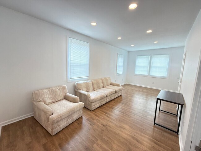 Photo - 237 4th Ave