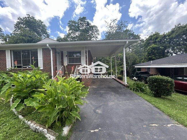 Photo - 940 Center Way SW