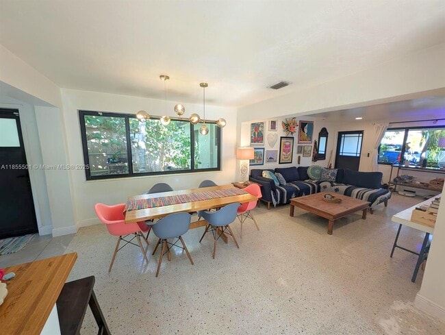 Photo - 722 SW 10th St