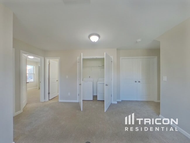Photo - 125 Karlstad Ln