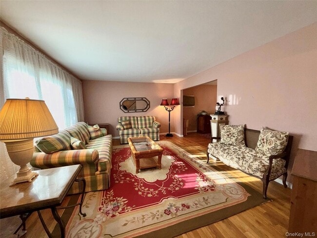 Photo - 15 Sherry Ln