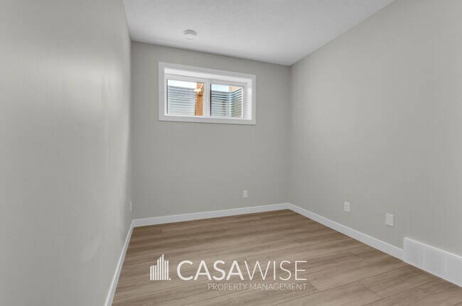 Photo - 1065 Berg Pl