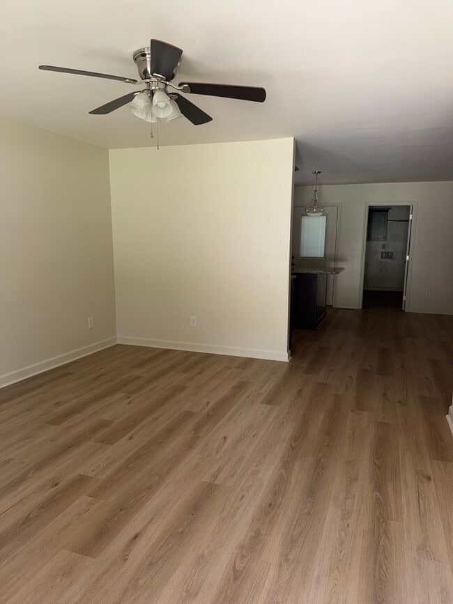 Photo - 1289 Janice Rd
