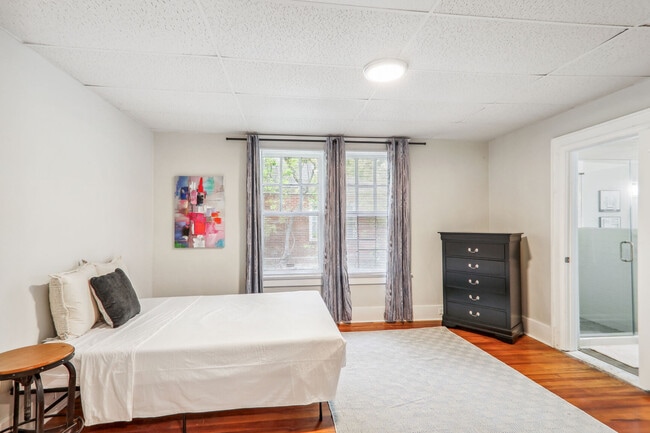 Photo - 606 Moreland Ave SE