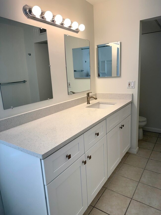 Photo - 629 Executive Center Dr Unidad J103