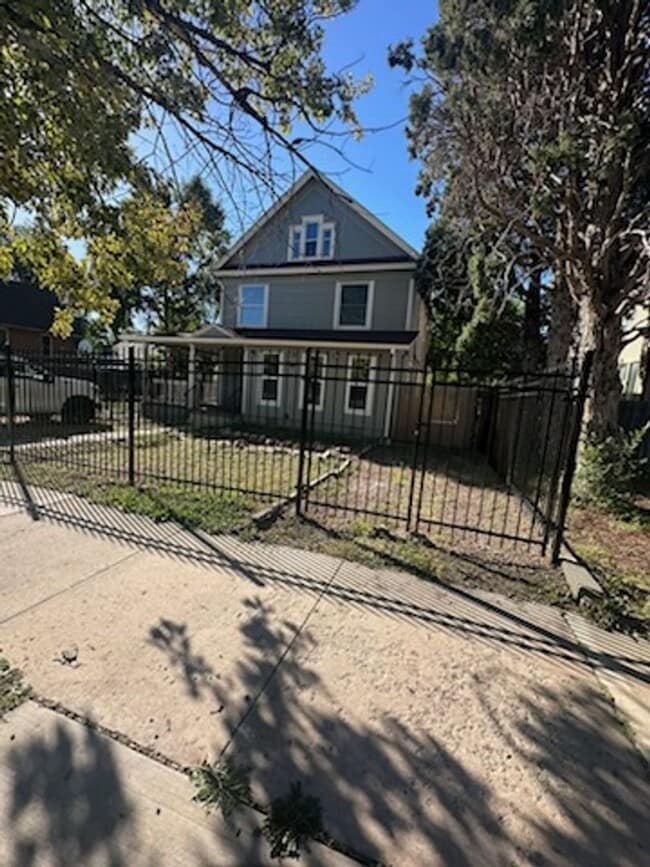 Photo - West Side Charmer