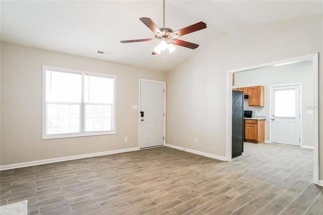 Photo - 305 Pine St